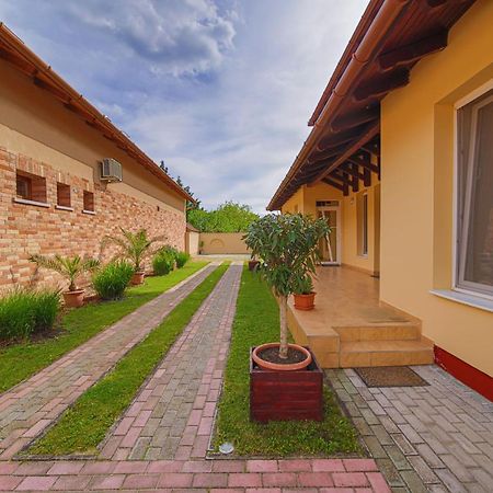 Kalvin Utcai Apartmanok Hajduszoboszlo Luaran gambar